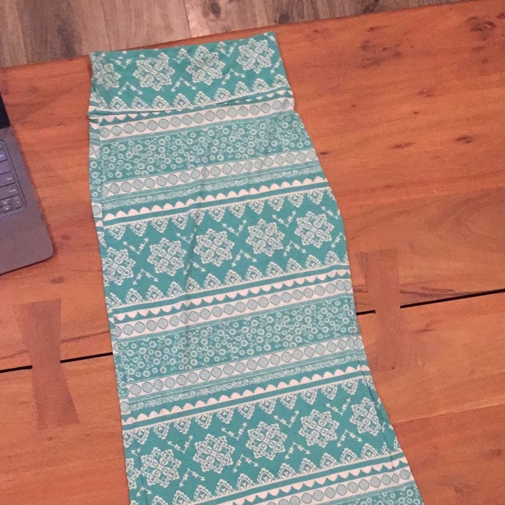 Aquamarine skirt with white mismatched details